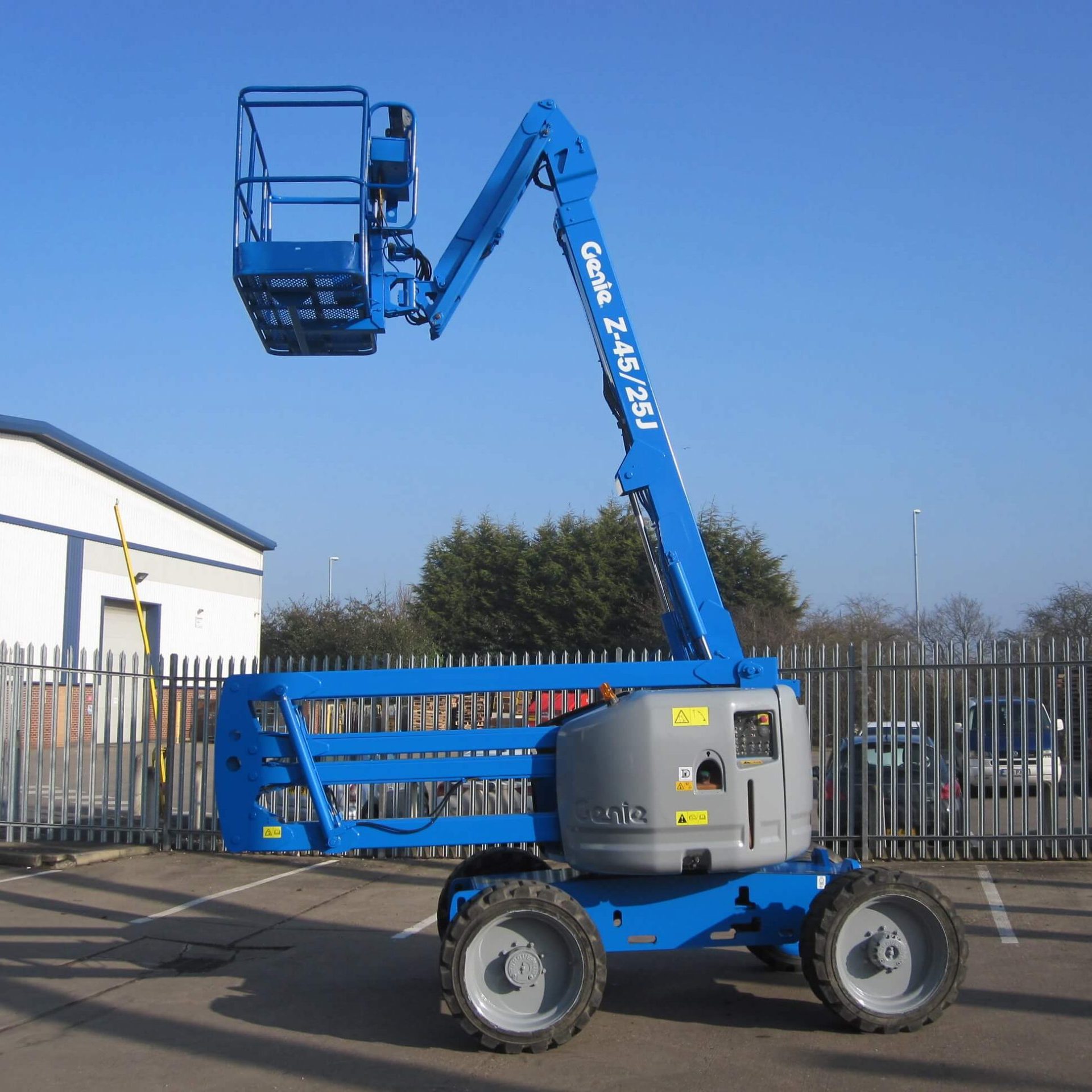 XE NÂNG NGƯỜI BOOM LIFT