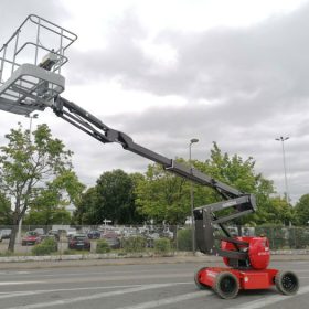xe nâng người boom lift