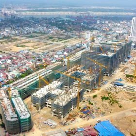 xe nâng người tai khu công nghiệp tân trường